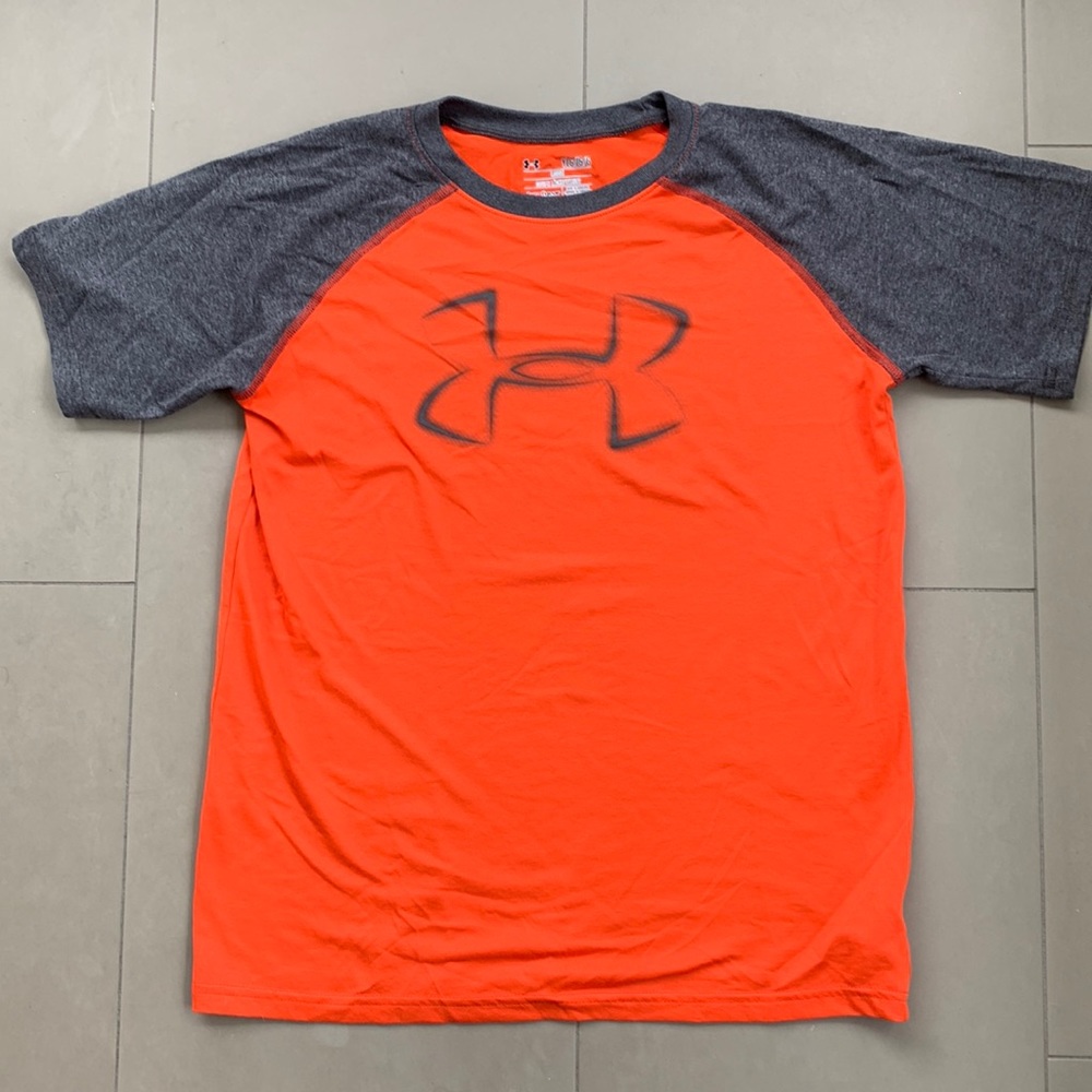 Under Armour ‘heatgear’ shirt. Youth Large. Orange & grey